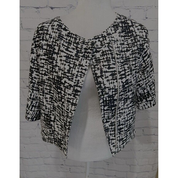 Kenneth Cole Reaction Black And White Bell Sleeve Zip Front Jacket Size 6 Petite - Picture 2 of 9